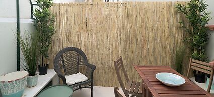 Spacious Bairro Alto Apartment + Courtyard, By TimeCooler