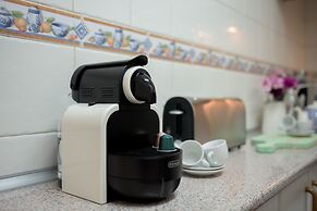 Spacious Bairro Alto Apartment + Courtyard, By TimeCooler