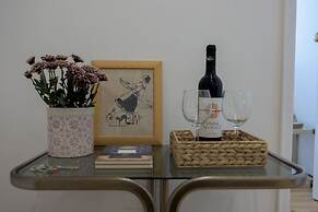 Spacious Bairro Alto Apartment + Courtyard, By TimeCooler