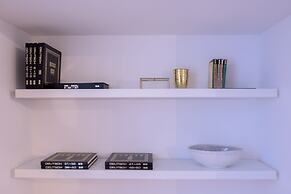 Spacious Bairro Alto Apartment + Courtyard, By TimeCooler