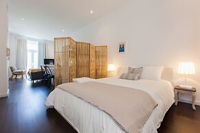 Typical Light Filled Graça Apartment, By TimeCooler