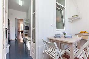 Typical Light Filled Graça Apartment, By TimeCooler