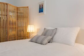 Typical Light Filled Graça Apartment, By TimeCooler