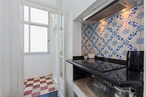 Typical Light Filled Graça Apartment, By TimeCooler