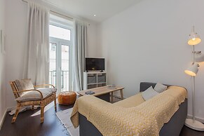 Typical Light Filled Graça Apartment, By TimeCooler