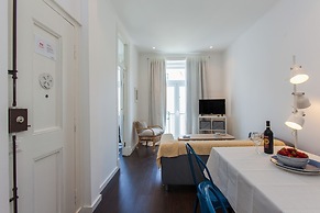 Typical Light Filled Graça Apartment, By TimeCooler