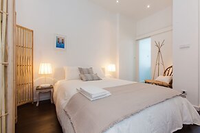 Typical Light Filled Graça Apartment, By TimeCooler