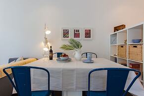 Typical Light Filled Graça Apartment, By TimeCooler