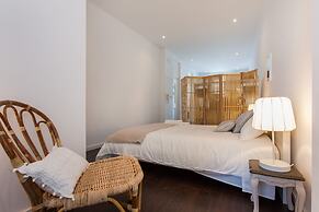 Typical Light Filled Graça Apartment, By TimeCooler