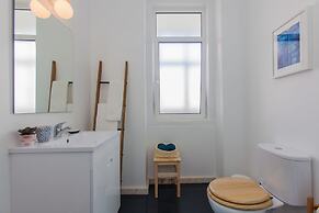 Typical Light Filled Graça Apartment, By TimeCooler