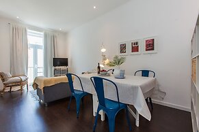 Typical Light Filled Graça Apartment, By TimeCooler