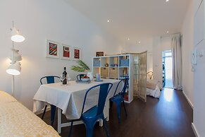 Typical Light Filled Graça Apartment, By TimeCooler