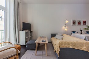 Typical Light Filled Graça Apartment, By TimeCooler