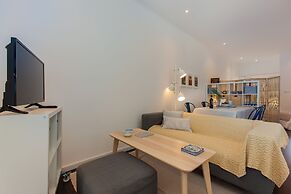 Typical Light Filled Graça Apartment, By TimeCooler