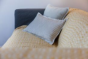 Typical Light Filled Graça Apartment, By TimeCooler