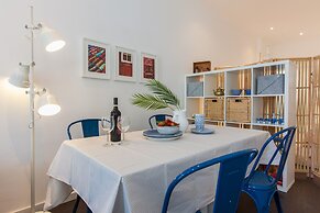Typical Light Filled Graça Apartment, By TimeCooler