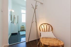 Typical Light Filled Graça Apartment, By TimeCooler