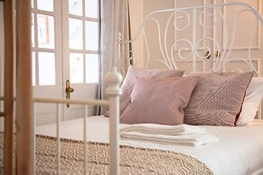 Alfama Sunny & Typical Apartment, By TimeCooler