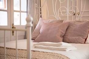 Alfama Sunny & Typical Apartment, By TimeCooler