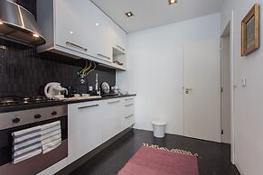 Renovated Apartment w/ Private Courtyard, By TimeCooler