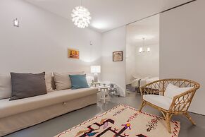 Renovated Apartment w/ Private Courtyard, By TimeCooler