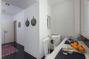 Renovated Apartment w/ Private Courtyard, By TimeCooler