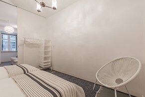 Renovated Apartment w/ Private Courtyard, By TimeCooler