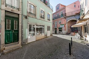 Spacious, Bright and Sunny Apartment, By TimeCooler