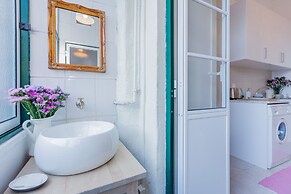 Spacious, Bright and Sunny Apartment, By TimeCooler