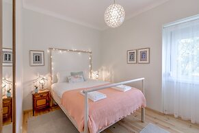 Sunny, Bright and Quiet Apartment, By TimeCooler