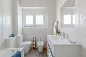 Sunny, Bright and Quiet Apartment, By TimeCooler