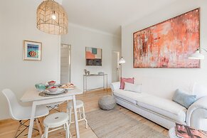 Sunny, Bright and Quiet Apartment, By TimeCooler