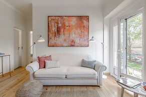 Sunny, Bright and Quiet Apartment, By TimeCooler