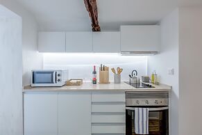 Renovated Typical Baixa Apartment, By TimeCooler
