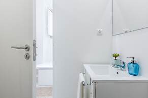 Renovated Typical Baixa Apartment, By TimeCooler