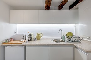 Renovated Typical Baixa Apartment, By TimeCooler