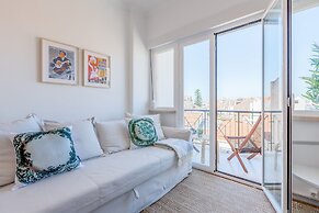 Renovated Sunny Apartment with Balcony, By TimeCooler