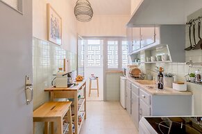 Renovated Sunny Apartment with Balcony, By TimeCooler