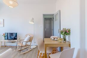 Renovated Sunny Apartment with Balcony, By TimeCooler