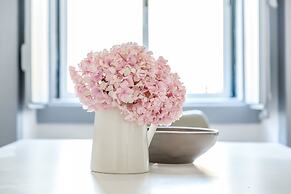 Alfama, Bright Spacious W/ Terrace Apartment, By TimeCooler