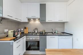 Alfama, Bright Spacious W/ Terrace Apartment, By TimeCooler