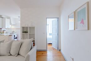 Bright & Spacious Alfama Typical Apartment, By TimeCooler