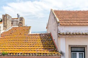 Bright & Spacious Alfama Typical Apartment, By TimeCooler