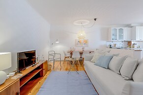 Bright & Spacious Alfama Typical Apartment, By TimeCooler