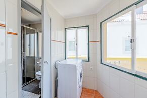 Bright & Spacious Alfama Typical Apartment, By TimeCooler