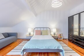 Bright & Spacious Alfama Typical Apartment, By TimeCooler