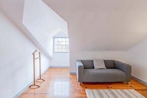 Bright & Spacious Alfama Typical Apartment, By TimeCooler