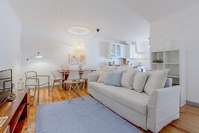 Bright & Spacious Alfama Typical Apartment, By TimeCooler