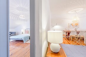 Bright & Spacious Alfama Typical Apartment, By TimeCooler