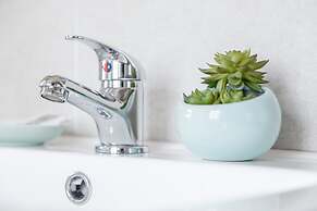 Bright & Spacious Alfama Typical Apartment, By TimeCooler